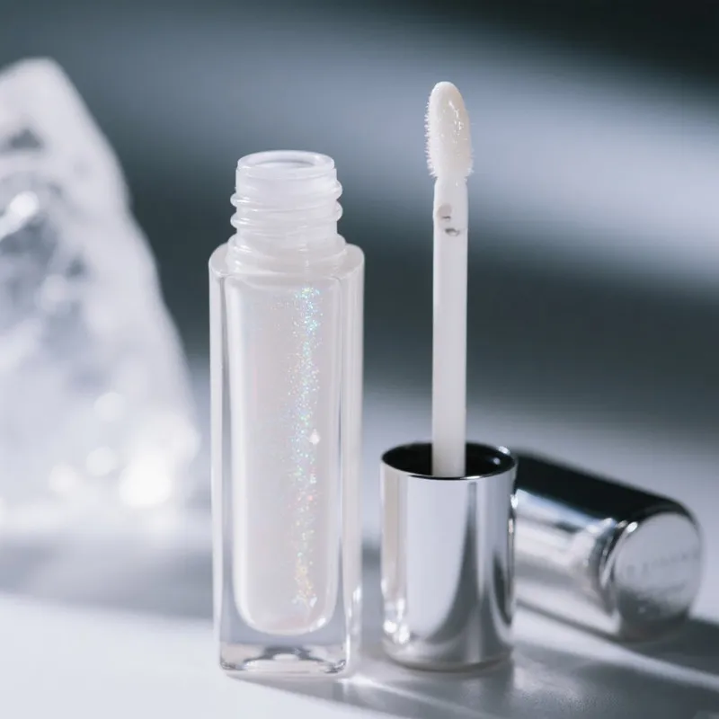 Глосс за усне у великој мјери